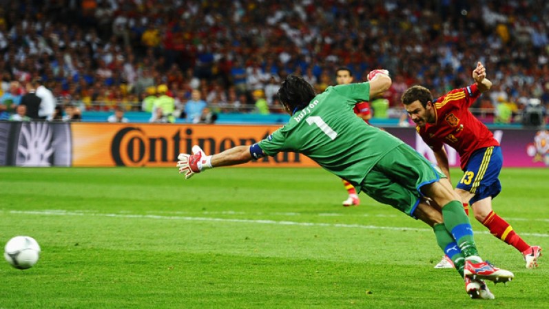 KIEV, UCRANIA, 1 DE JULIO, 2012: Ve las imágenes que definieron el partido entre España e Italia, en el que los españoles se coronaron como campeones 4-0.