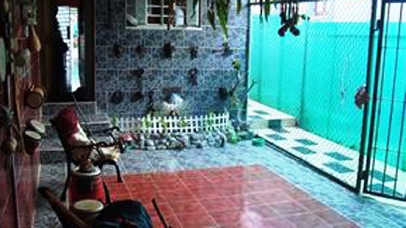 Casa: 5 cuartos, 3 baños.<br />Precio: $ 70,000. <br />Dirección: en Cojímar, Habana del Este, Ciudad Habana.