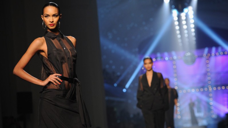Sade fue otros de los iconos de los 80 que destacó por su belleza y elegancia.