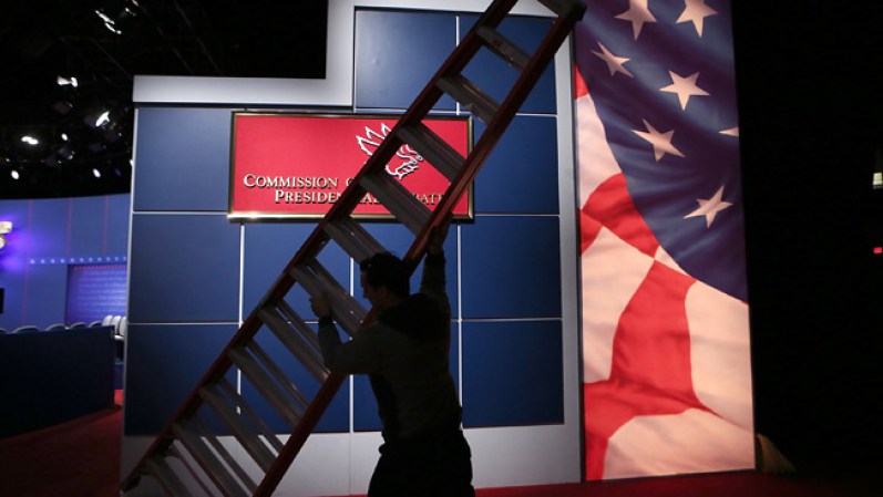 Desde temprano se hicieron los preparativos para el debate presidencial entre Mitt Romney y Barack Obama.