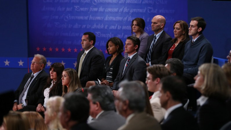 El formato "town hall", que permite la participación del público le da un toque de impredicibilidad al evento.