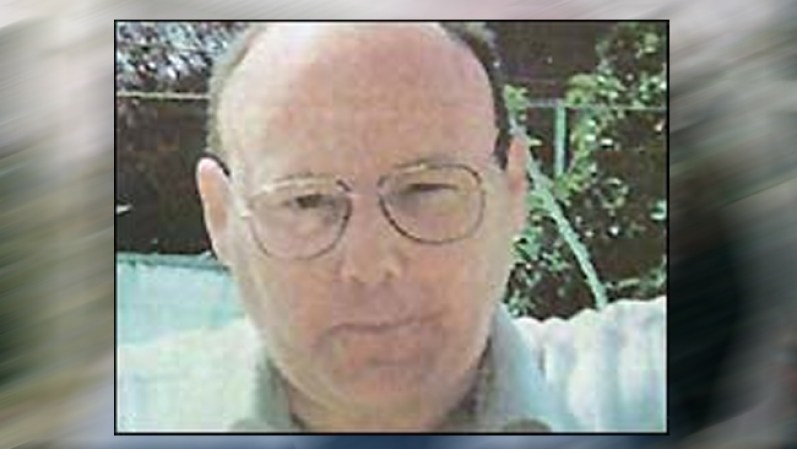 13 DE MARZO,1996: Thomas Hamilton, de 43 años, mata a 16 niños de kindergarten y a su maestro en una escuela primaria en Dunblane, Escocia, y luego se suicida.<br /><br />Fuente: AP