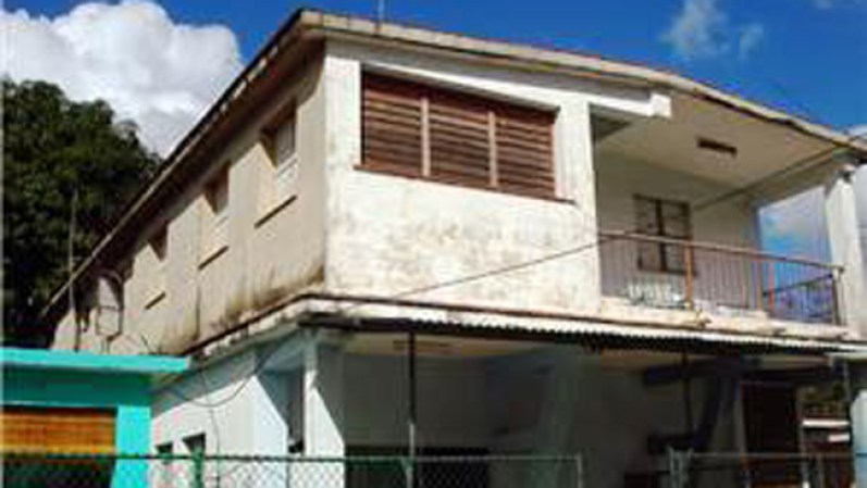 Casa 3 cuartos, 1 baño.<br />Precio: $ 20,000. <br />Dirección: en Vía Blanca, Guanabacoa, Ciudad Habana.