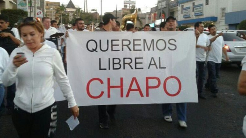 “Queremos libre al CHAPO” y “NO a la extradición”, eran unas de las frases que más se escucharon durante la marcha.
