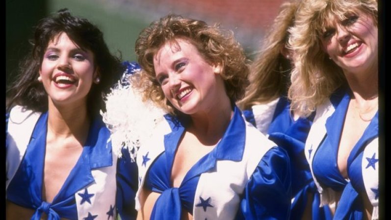 Las porristas de los Dallas Cowboys siempre se han distinguido por su belleza, como lo vemos en esta foto de 1989.