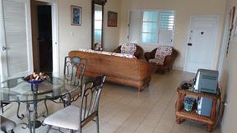 Apartamento: 2½ cuartos, 2 baños.<br />Precio: $ 55,000. <br />Dirección: Miramar, Playa, Ciudad Habana.