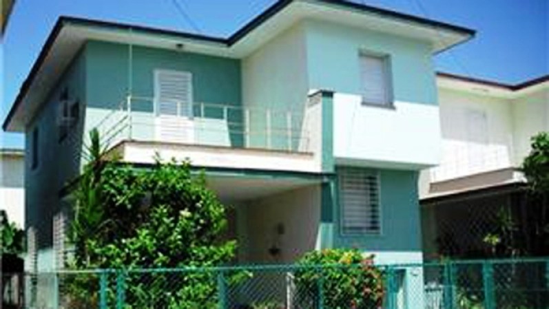Casa: 5 cuartos, 2 baños.<br />Precio: $ 60,000. <br />Dirección: Víbora, 10 de Octubre, Ciudad Habana.