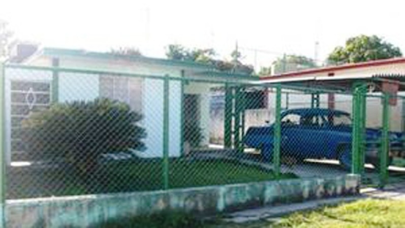Casa: 3 cuartos, 1 baño.<br />Precio: $ 45,000.<br />Dirección: en Antonio Guiteras, Habana del Este, Ciudad Habana.