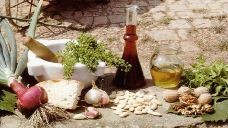 La cebolla y el ajo ayudan a acelerar el metabolismo, pero no se le olvide tener a la mano una pastilla de menta para el aliento.