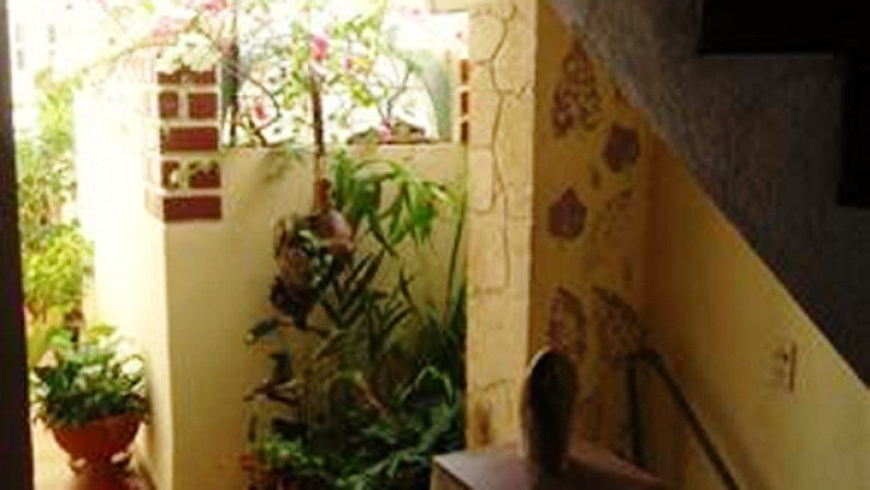 Casa: 4 cuartos, 4 baños<br />Precio: $ 65,000. <br />Dirección: en Centro Habana, Ciudad Habana.