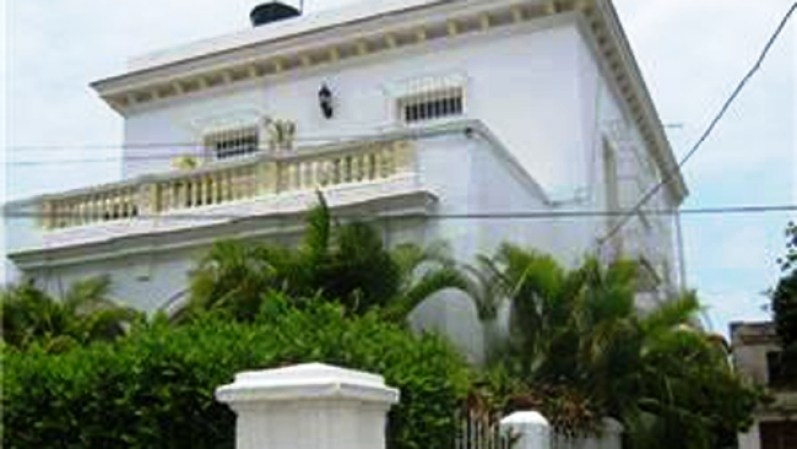 Casa: 9 cuartos, 5 baños<br />Precio: $ 200,0000. <br />Dirección: en Playa, Ciudad Habana.