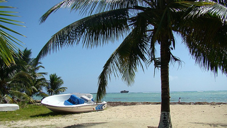 Mundialmente conocidas por su belleza, las playas de las Islas de San Andrés, en Colombia son famosas tambien por su mar de siete colores.