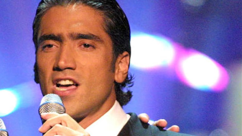 Alejandro Fernández: "Nuestras oraciones para Boston! #pazenelmundo".