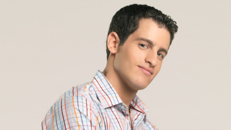Alex Hernández como Sebastian Aragon