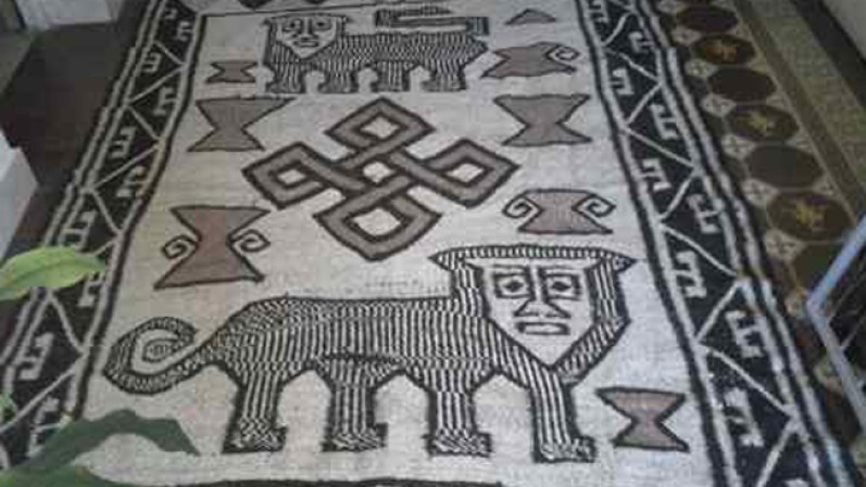Se vende alfombra de etiopia original de pelo de camello.Precio: $300<br />Contacto: Liset, 5 297-7727 y 835-4966