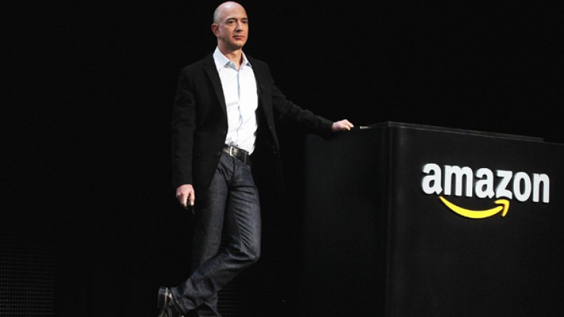 El fundador de Amazon, Jeff Bezos presentaba la nueva tableta Amazon, llamada "Kindle Fire", el 28 de septiembre de 2011 en Nueva York.