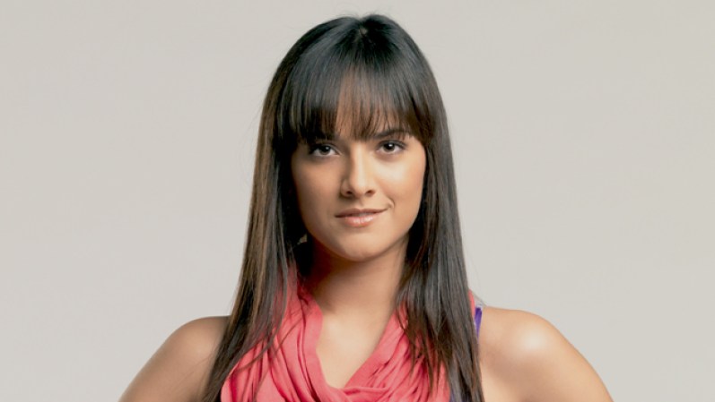 Ana Lorena Sanchez como Elizabeth Gomez