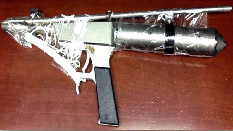 Arpón incautado en el aeropuerto de Newark (NJ).