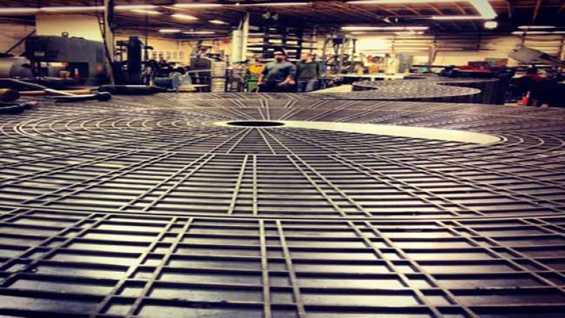 Otra de las fastuosas piezas en su proceso de elaboración. Aquí se puede apreciar la verdadera dimensión de estas esculturas, y el enorme trabajo de soldadura que se realizó.