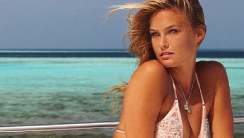 Bar Refaeli es, además de una bellísima modelo israelí, una fiel seguidora del Barcelona.