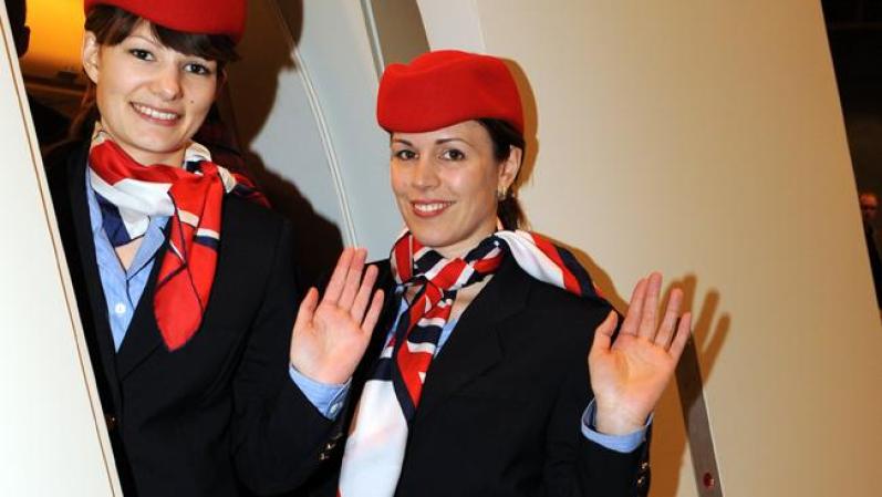 Azafatas de Bavarian antes de tomar un vuelo rumbo a un lugar desconocido.