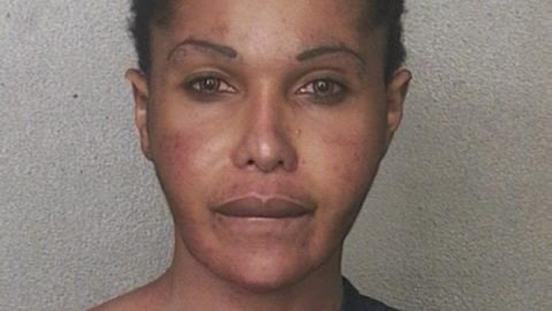 26 DE JULIO DE 2012 - Una mujer transgenero del sur de Florida acusada previamente de inyectar las nalgas de personas con pegamento Fix-a-Flat para reparar llantas, enfrenta ahora un cargo de homicidio involuntario.