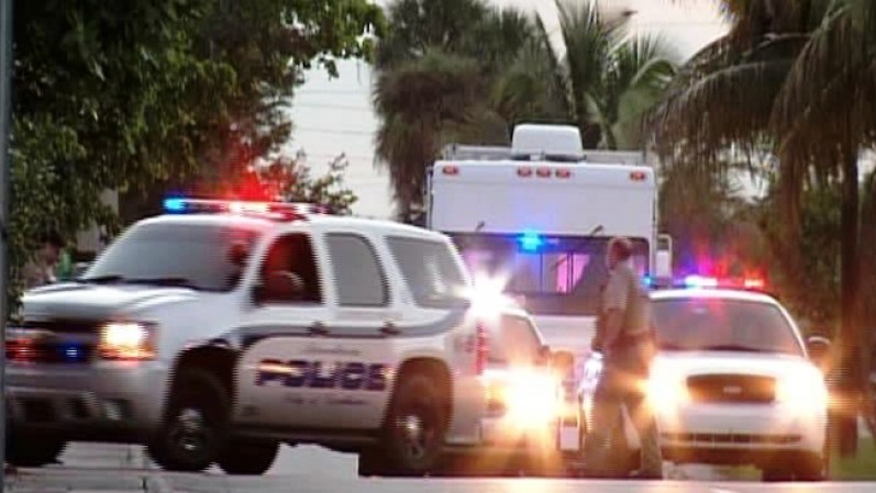 31 DE JULIO DE 2012 - Un agente de la Unidad de Narcóticos de Miami-Dade recibió un disparo en el suroeste de la ciudad.