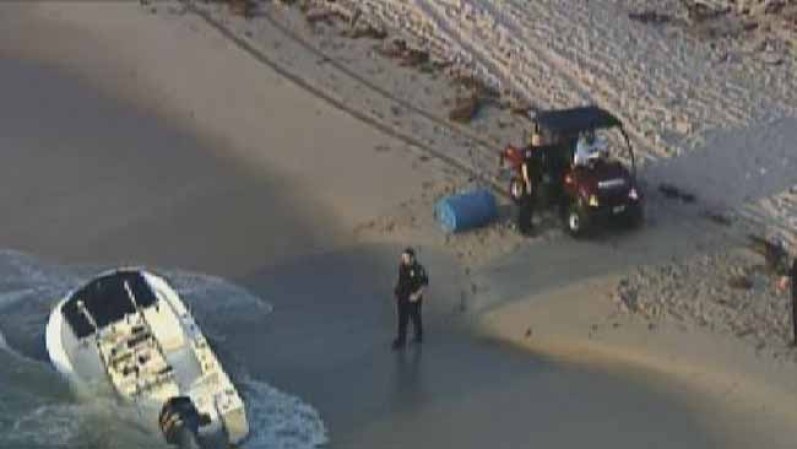 29 DE SEPTIEMBRE, 2013-La policía de Fort Lauderdale está investigando después de que un bote que contiene drogas llegó a la orilla en la madrugada de este lunes.