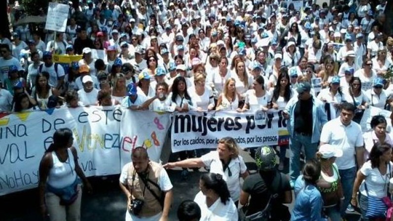 Las mujeres marchan por Caracas contra la represión