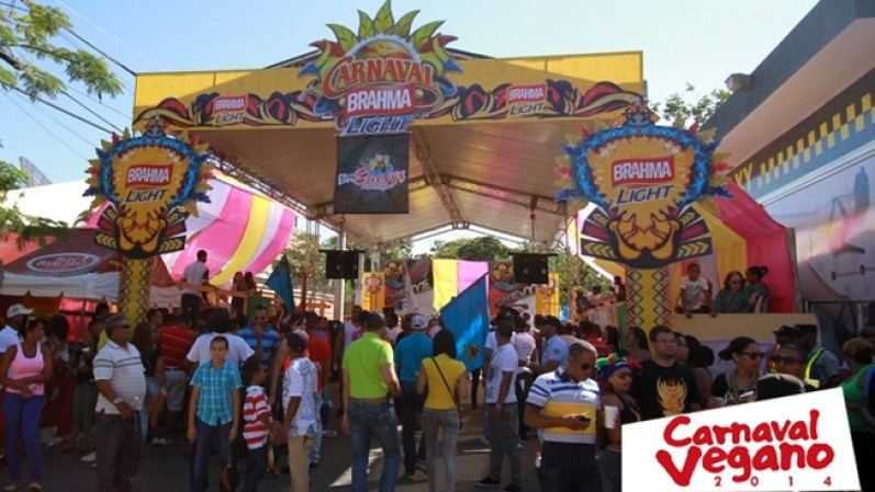 Imágenes del Carnaval Vegano 2014 desde la Vega, República Dominicana.