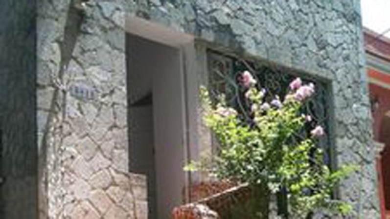 Casa: Habitaciones: 4. Baños: 2.<br />Precio: $ 100,000.<br />Dirección: Ciudad de La Habana, Playa.