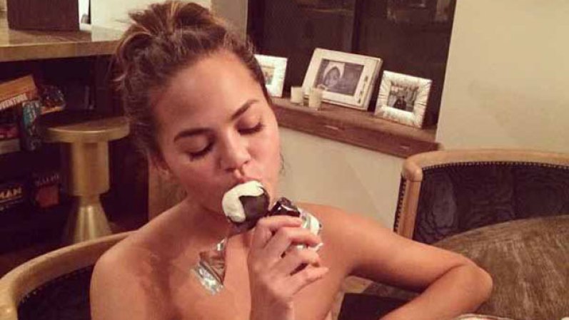 La modelo fue escogida para trabajar en una sesión de fotos para la cadena de moda Forever XXI, pero cuando se presentó al estudio, la despidieron porque la veían un poco gordita.