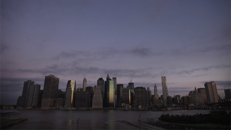 2. Nueva York, N.Y.: La ciudad que nunca duerme tiene razones de más para el insomnio: cuenta con los niveles más altos en costos de vida y de vivienda en Estados Unidos así como la mayor densidad poblacional. Al menos su desempleo es del 8.6%, por debajo del 9.1% de la media nacional.