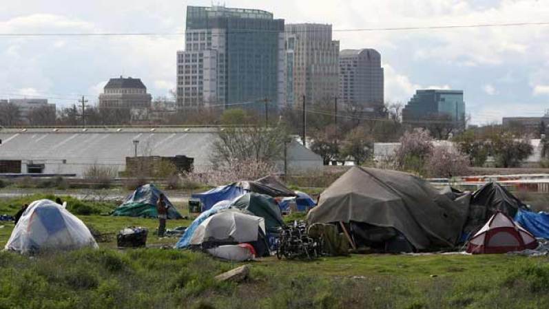 15. Sacramento, California: El desempleo es del 12.5% y, como la mayoría de las ciudades en la lista, cuenta con un alto costo de vida y de vivienda y peligrosos niveles de ozono. Por fortuna, el sol sale unos 285 días.