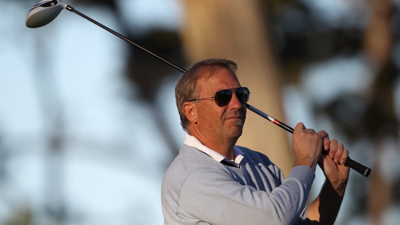 Kevin Costner: En 1999 el actor, amante del deporte, abrió el restaurante The Clubhouse en Costa Mesa (California), decorado como un campo de golf. Sin embargo, tras diez años de funcionamiento, el establecimiento cerró sus puertas en 2009.