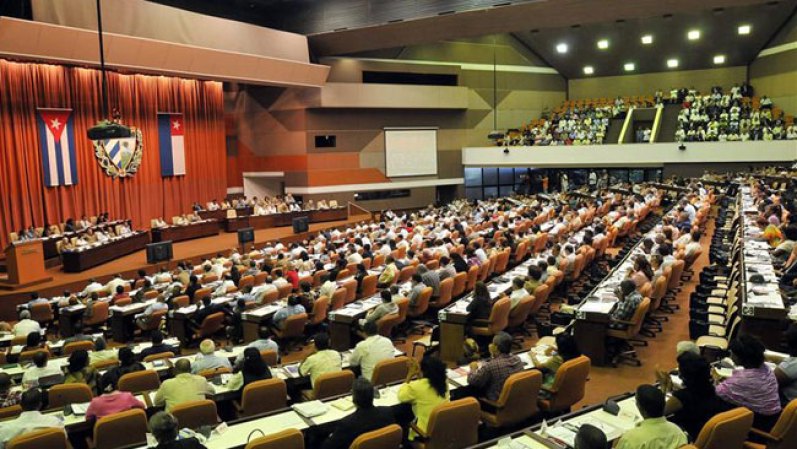23 DE JULIO, 2012: La Asamblea del Poder Popular autoriza la creación de cooperativas privadas en 222 actividades económicas, entre ellas la gastronomía o "servicios técnicos y personales".