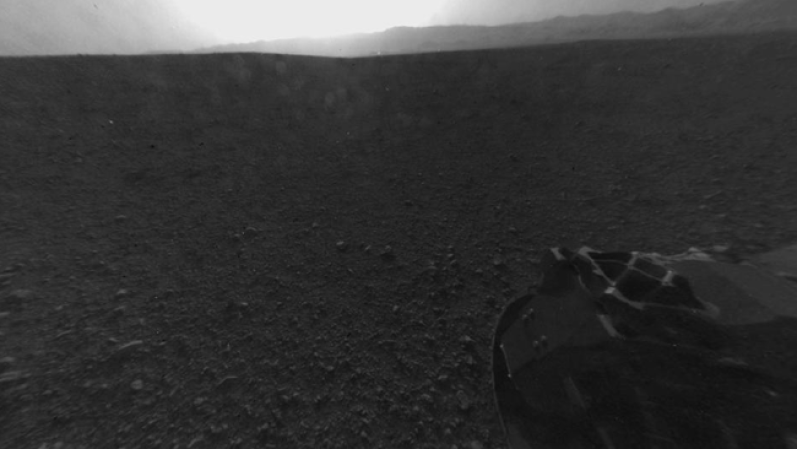El laboratorio itinerante envió unas 300 imágenes en miniatura que la NASA procesó para crear un video de baja resolución que muestra los últimos dos minutos y medio de su caída en picada a través de la delgada atmósfera marciana. Y las mejores vistas -tanto de Marte como del viaje hacia el planeta- están por venir, dijeron los expertos e investigadores de la NASA.