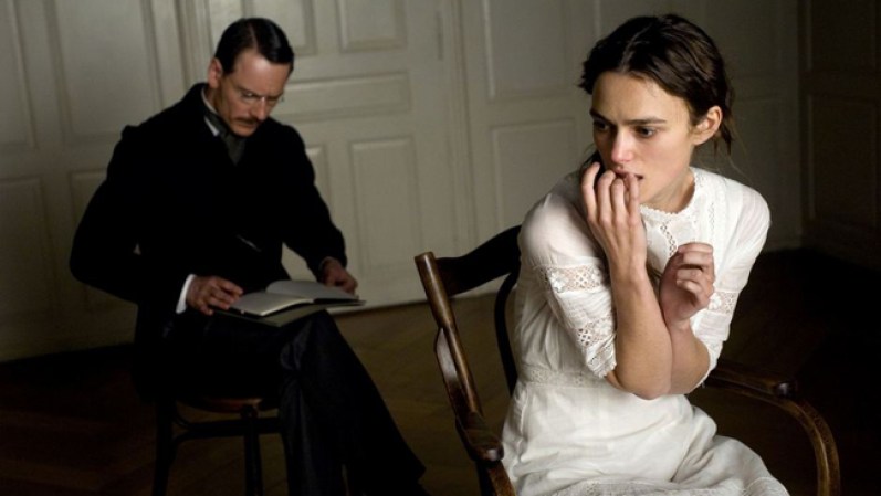 A Dangerous Method. En esta historia de descubrimiento sexual e intelectual, el doctor Jung toma a la bella y desequilibrada Sabina como su paciente. Su arma es el método de su maestro, el renombrado doctor Sigmund Freud. Con las actuaciones de Michael Fassbender, Keira Knightley y Viggo Mortensen. En los cines el 23 de noviembre.
