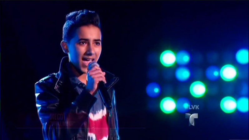 Diego Revilla, 14 años, de Fairfax, Virginia, y quien vive en Zambia, Africa, cantó “Wake Me Up”.
