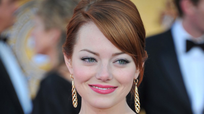 Y en décimo lugar la actriz Emma Stone, cuya popularidad ha subido como la espuma tras su actuación en el filme de comedia "Easy A".