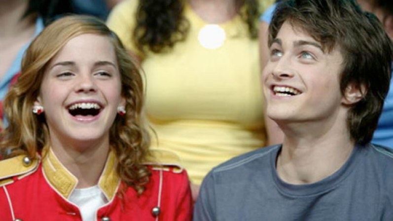En la foto, con su inseparable compañero, Daniel Radcliffe de la famosa serie, Harry Potter de la escritora británica, J.K Rowling.