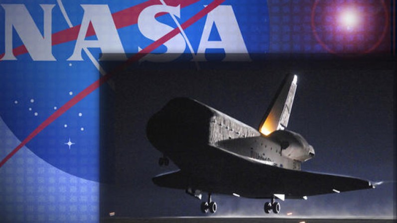 SEPTIEMBRE, 2012: El transbordador espacial Endeavour, montado en un jumbo jet adaptado, despegó el viernes por la mañana para sobrevolar California antes de su retiro final en un museo de Los Angeles llamado California Science Center.