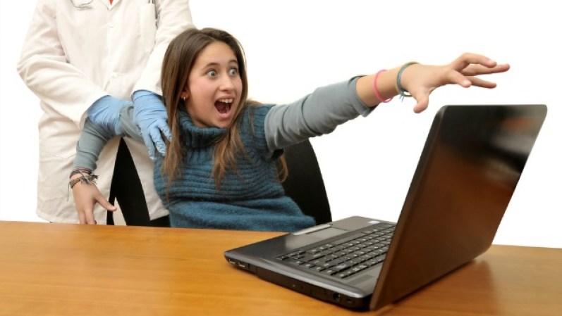 El uso de equipo y dispositivos ha traído innumerables beneficios para la comunicación entre humanos, pero también ha creado una serie de nuevos padecimientos, que ya han sido tipificados por especialistas, como los que aquí te presentamos.