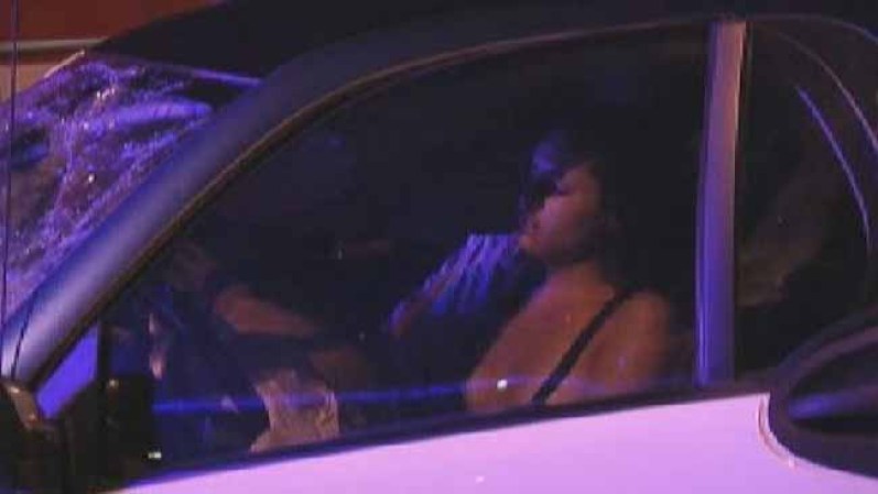 La policía de Miami dijo que el pasajero de un coche de alquiler resultó muerto en la escena. El conductor fue llevado al Centro de Trauma Ryder, donde sus heridas y la condición no se conocían.