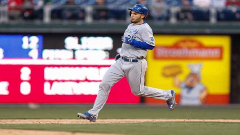 Eric Hosmer #35 de los Reales de Kansas City. Primera base. Gana esta temporada $528,250 dólares. Su nombre completo: Eric John Hosmer. Nació: 10/24/1989 en South Miami, FL