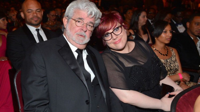 George Lucas no sólo es reconocido por ser un gran director. Se encuentra, además, entre los famosos que han adoptado: mientras que a su primera hija, Amanda, la adoptó estando casado, a los dos más pequeños los acogió como padre soltero.