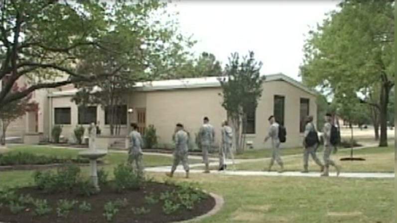 Se estima que unos 42,000 soldados viven en la base de Fort Hood, así como más de 120,000 familiares de éstos