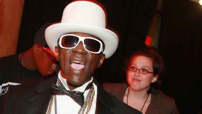 Flavor Flav: En 2011, el rapero abrió el restaurante Flava-Flav's Fried Chicken en Iowa, con una receta secreta al estilo de KFC, pero la mezcla de socios y malas decisiones empresariales llevaron a que el local cerrara a sólo 12 semanas de inaugurado.