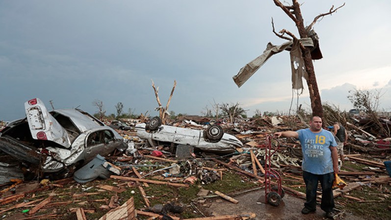 Aunque algunos desastres naturales se pueden anticipar, éstos no se pueden prevenir y dejan claro que la naturaleza es la que está a cargo cuando suceden tornados, terremotos, erupciones…