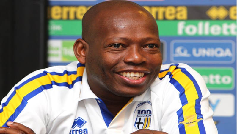 Faustino Asprilla fue protagonista del fútbol colombiano y también de las fiestas a las que iba. Lo acusan de que andaba armado y le gustaba disparar.